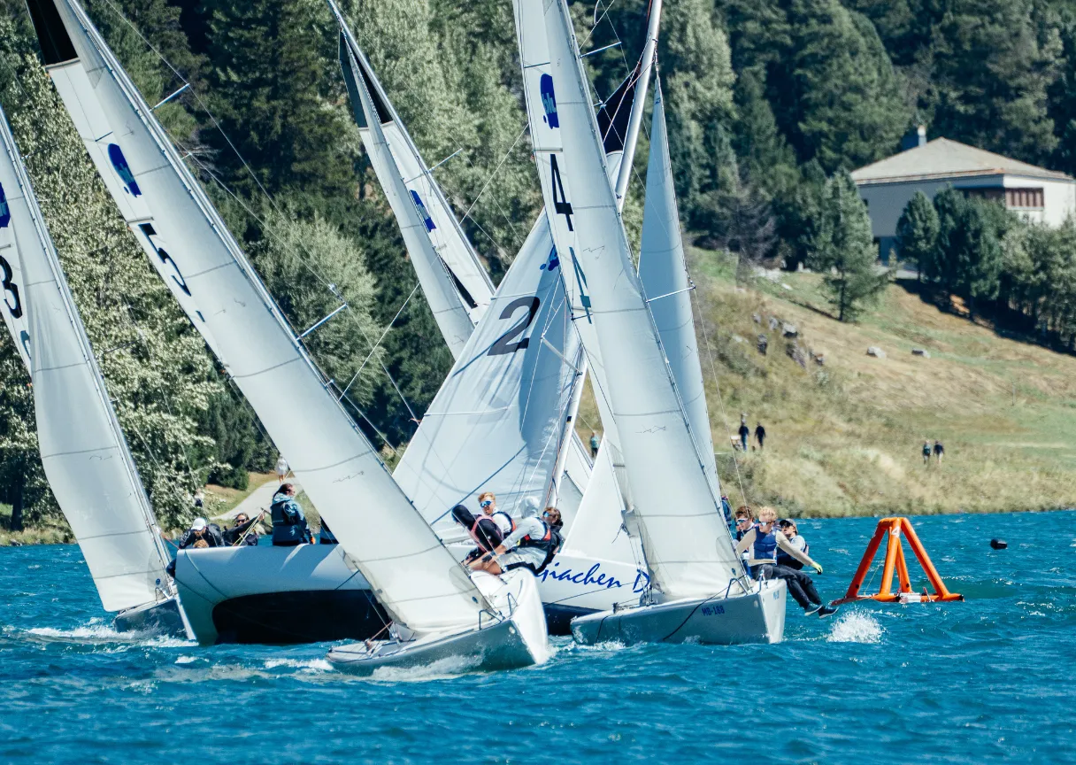ROBOMARK_LEA-VOSS Racing boats rounding a robotic mark RoboMark
